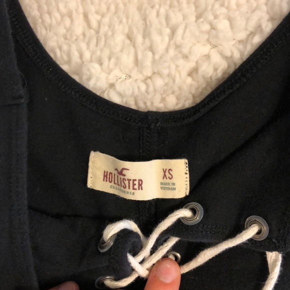 Tight fit lace up tank top - Picture 2 of 3